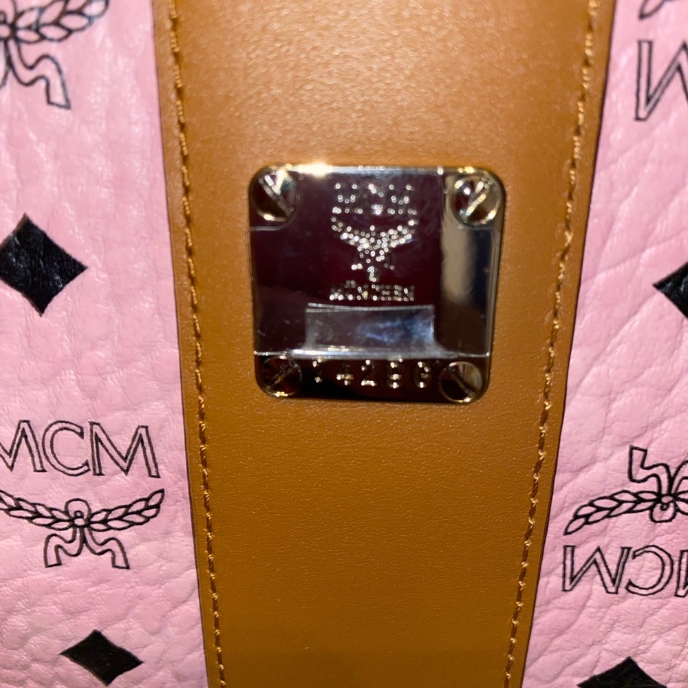 MCM soft pink visetos pouch💕optional crossbody 💕 - Picture 5 of 10